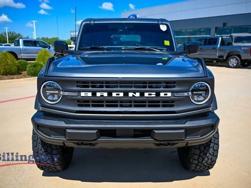 2025 Ford Bronco Base photo 1