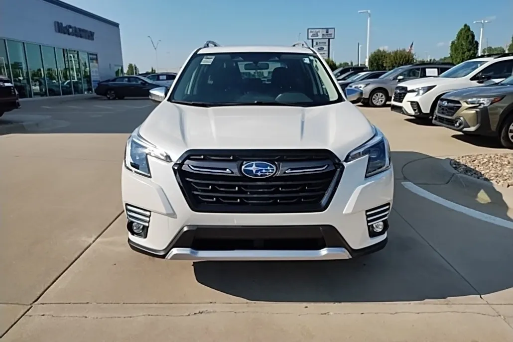 2023 Subaru Forester Touring photo 1