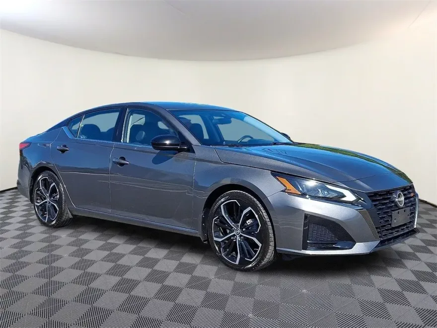 2024 Nissan Altima 2.5 SR photo 1
