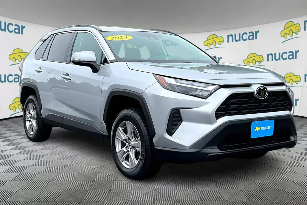 2024 Toyota RAV4 XLE photo 1