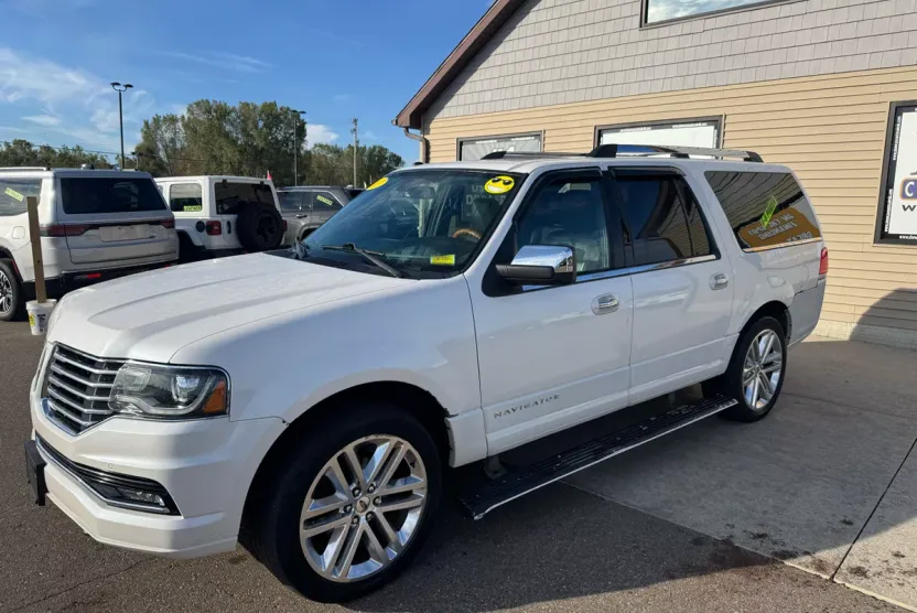 2017 Lincoln Navigator Select photo 1
