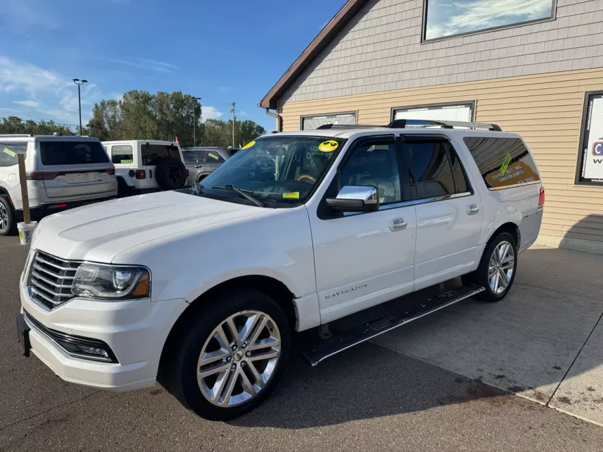 2017 Lincoln Navigator Select photo 1