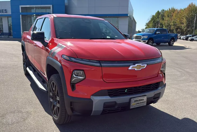 2026 Chevrolet Silverado EV photo 1