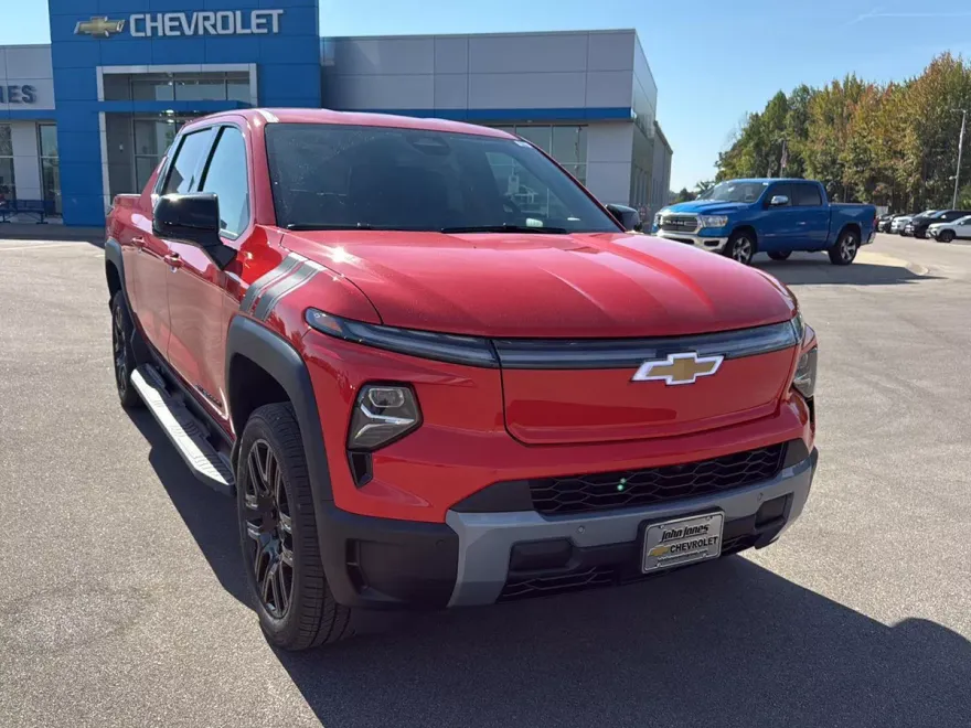 2026 Chevrolet Silverado EV photo 1