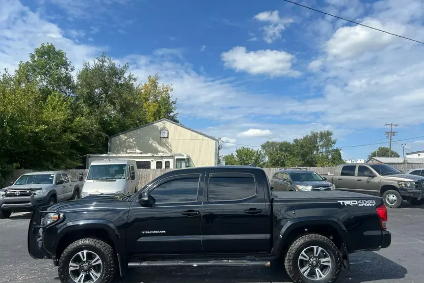 2017 Toyota Tacoma SR5 Sport TRD Pro photo 1