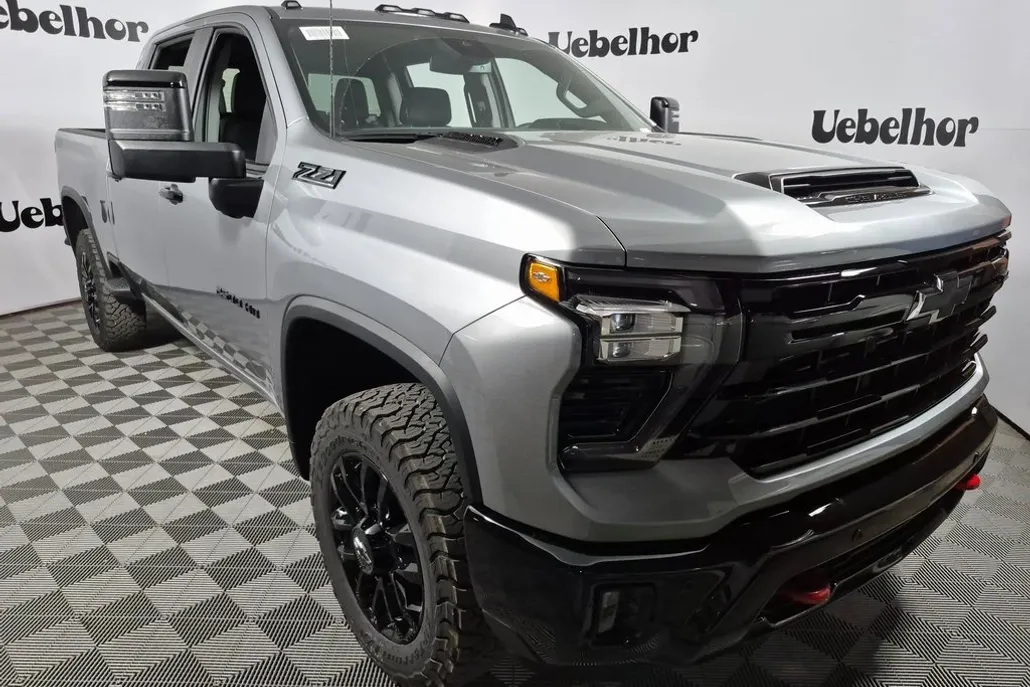 2025 Chevrolet Silverado 2500HD LT photo 1
