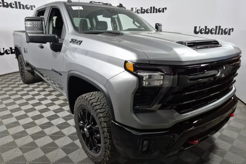 2025 Chevrolet Silverado 2500HD LT photo 1