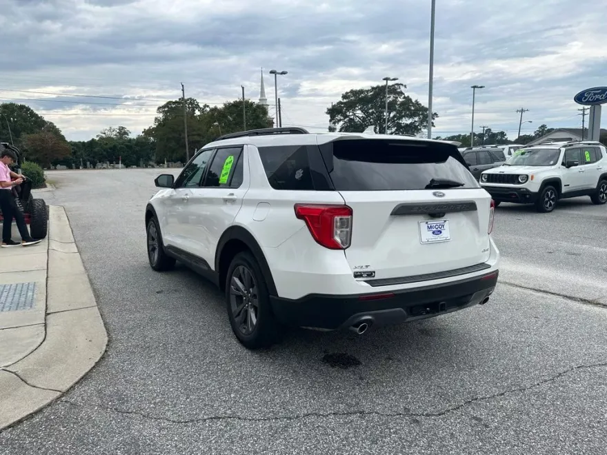 2022 Ford Explorer XLT photo 1