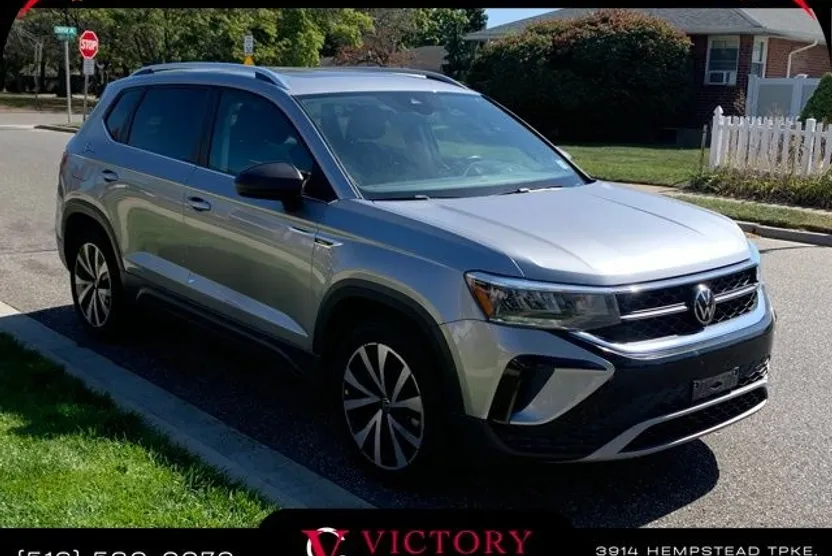 2023 Volkswagen Taos SE photo 1