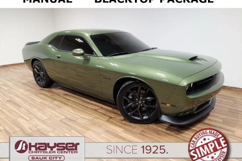 2022 Dodge Challenger R/T photo 1