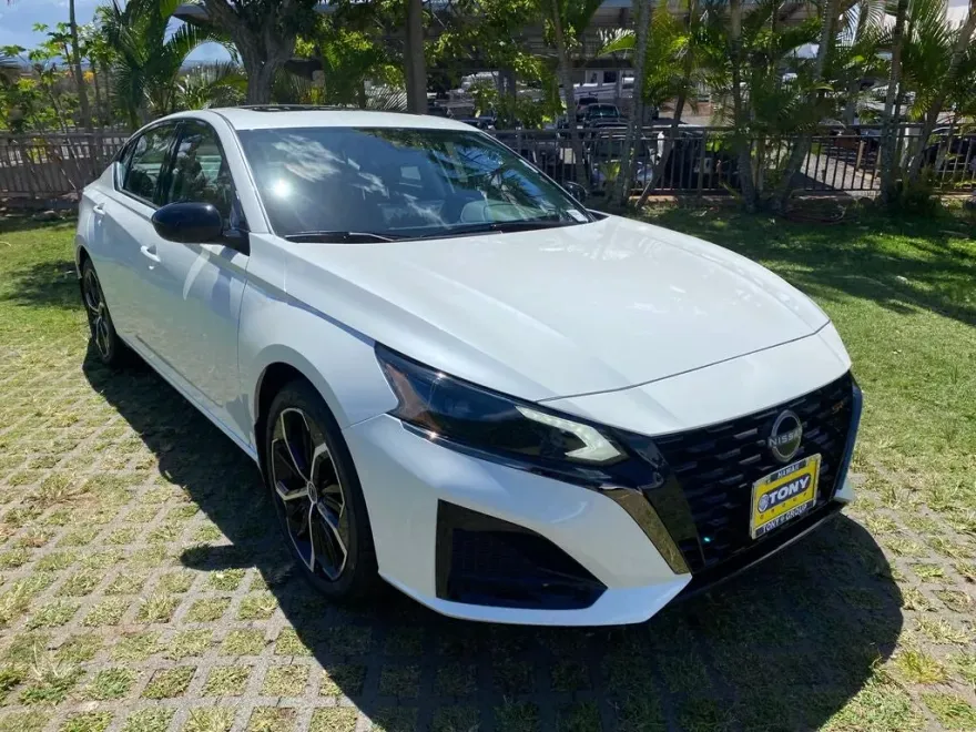 2025 Nissan Altima 2.5 SR photo 1