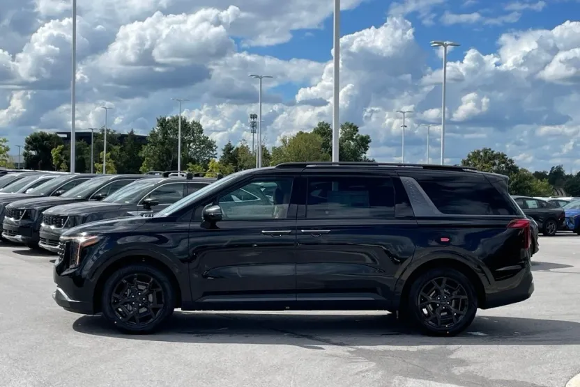 2026 Kia Carnival SX photo 1