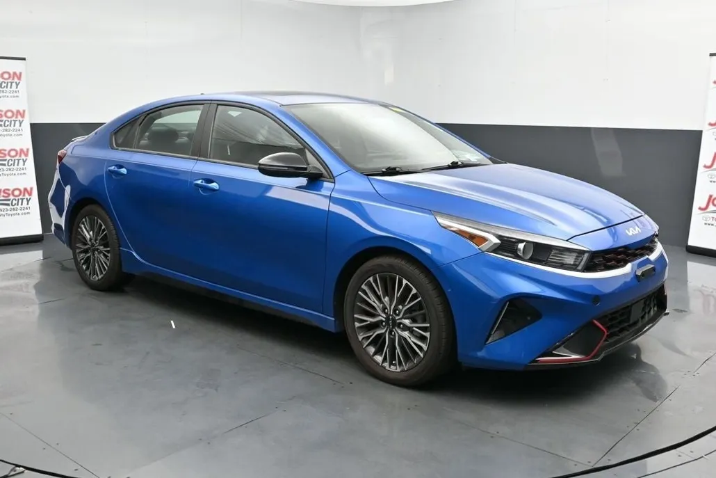 2023 Kia Forte GT-Line photo 1