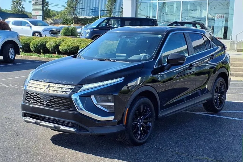2022 Mitsubishi Eclipse Cross LE photo 1