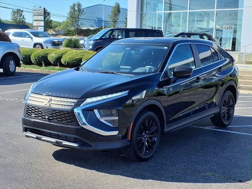 2022 Mitsubishi Eclipse Cross LE photo 1