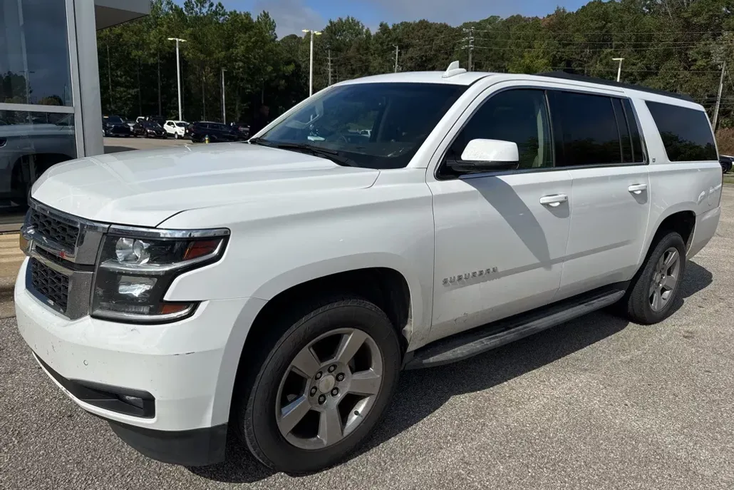 2019 Chevrolet Suburban LT photo 1