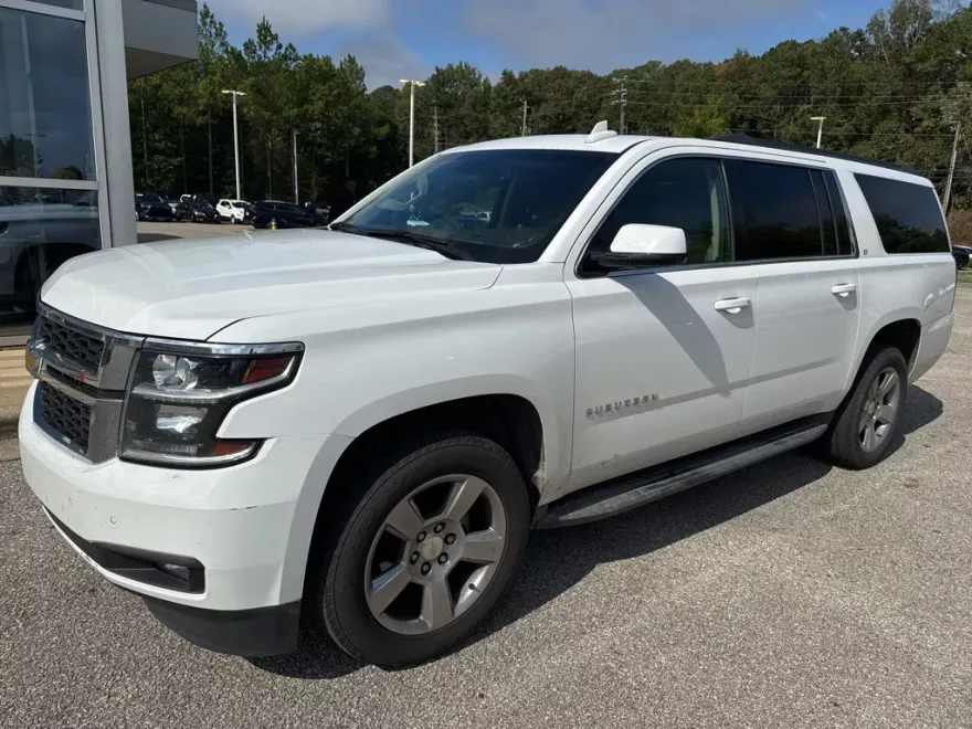 2019 Chevrolet Suburban LT photo 1