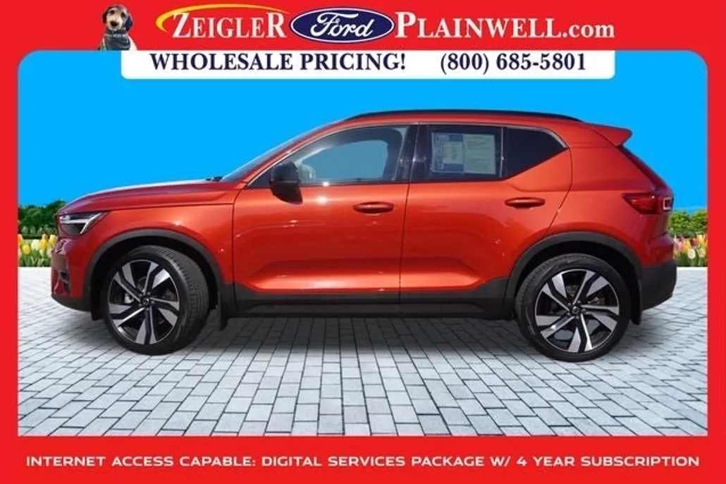 2023 Volvo XC40 Plus AWD photo 1