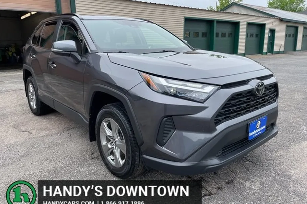 2022 Toyota RAV4 XLE photo 1