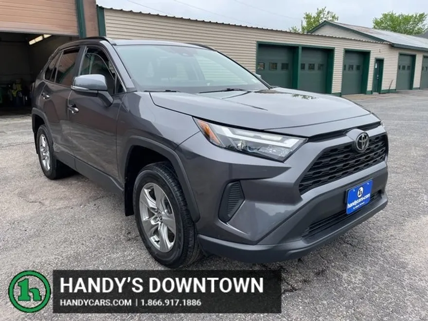 2022 Toyota RAV4 XLE photo 1