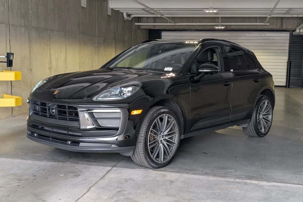 2025 Porsche Macan T photo 1