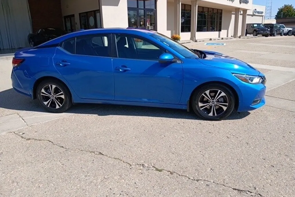 2022 Nissan Sentra SV photo 1