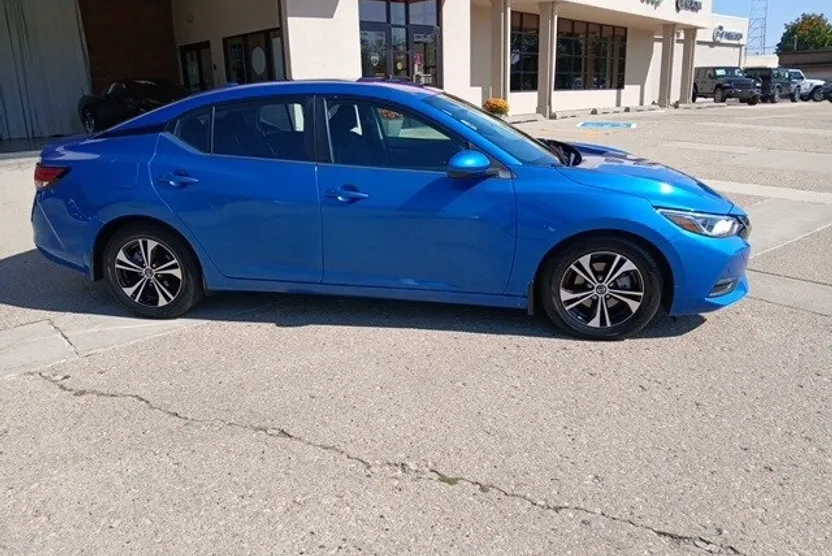 2022 Nissan Sentra SV photo 1