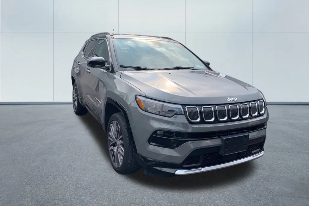 2022 Jeep Compass Limited photo 1