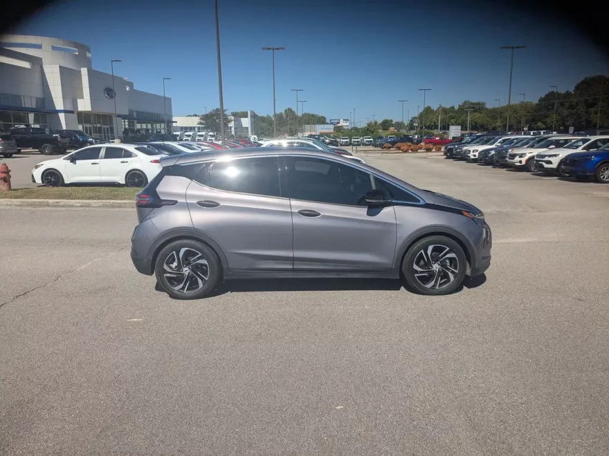 2022 Chevrolet Bolt EV 2LT photo 1