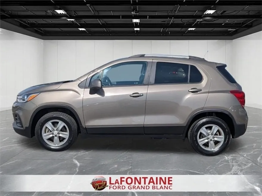 2021 Chevrolet Trax LT photo 1