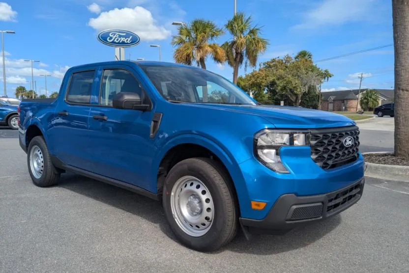 2025 Ford Maverick XL photo 1