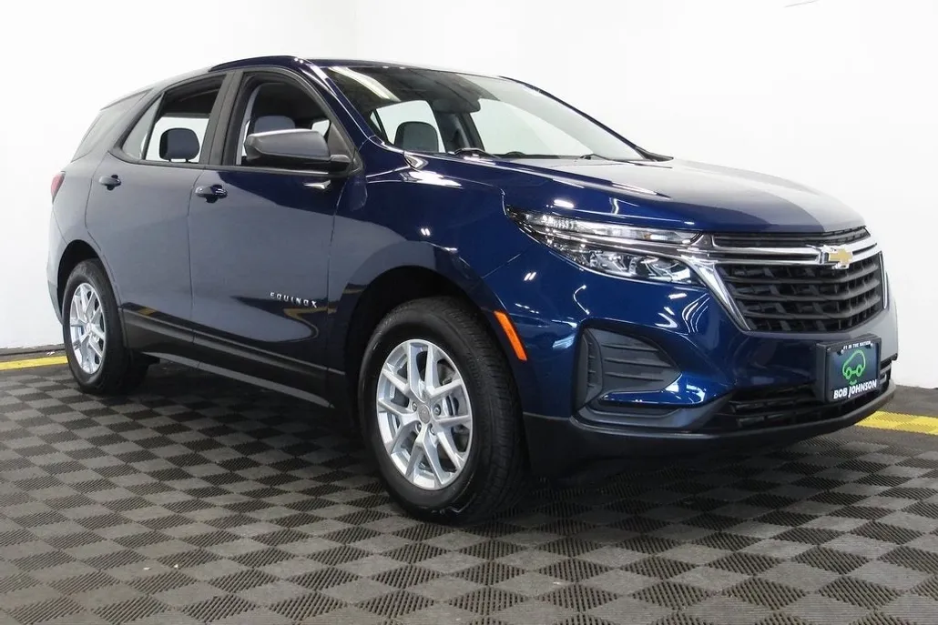 2022 Chevrolet Equinox LS photo 1