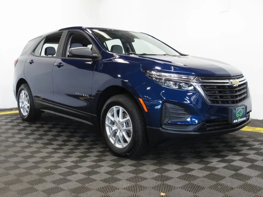 2022 Chevrolet Equinox LS photo 1