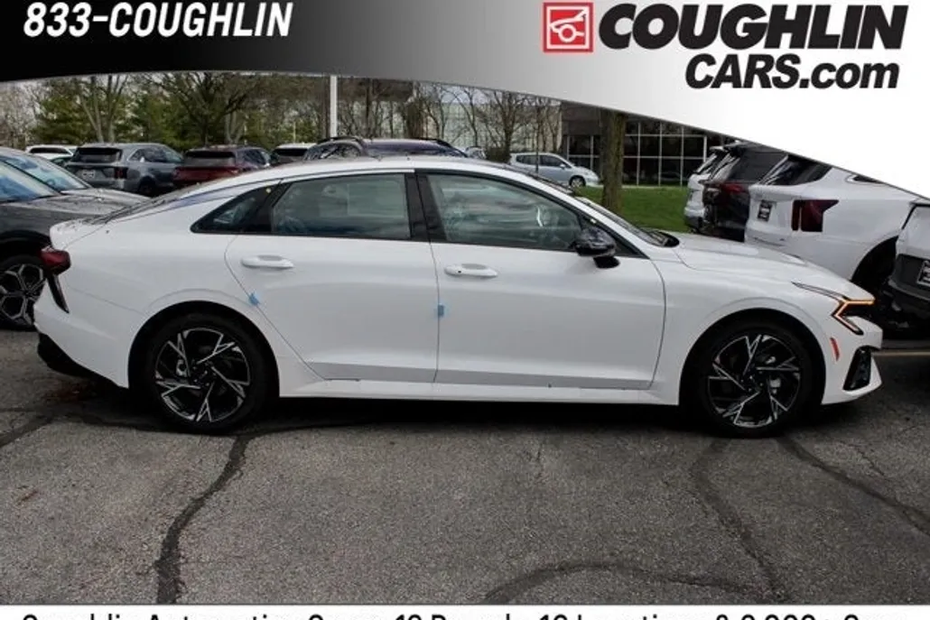 2025 Kia K5 GT-Line photo 1
