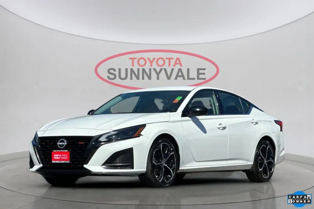 2023 Nissan Altima SR photo 1