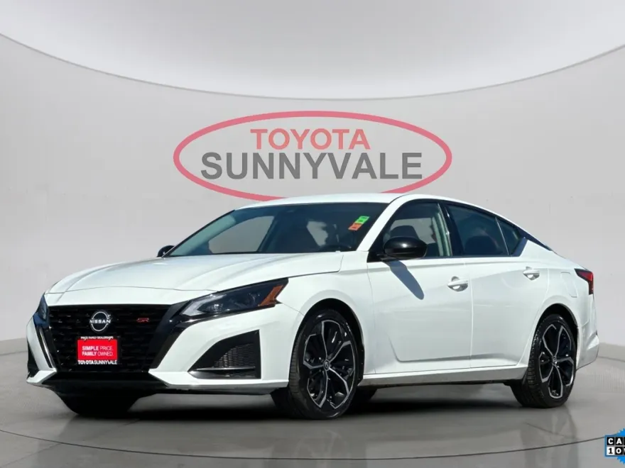 2023 Nissan Altima SR photo 1