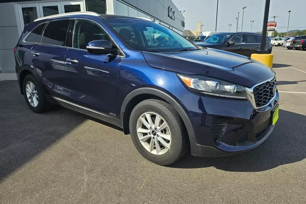 2019 Kia Sorento LX photo 1