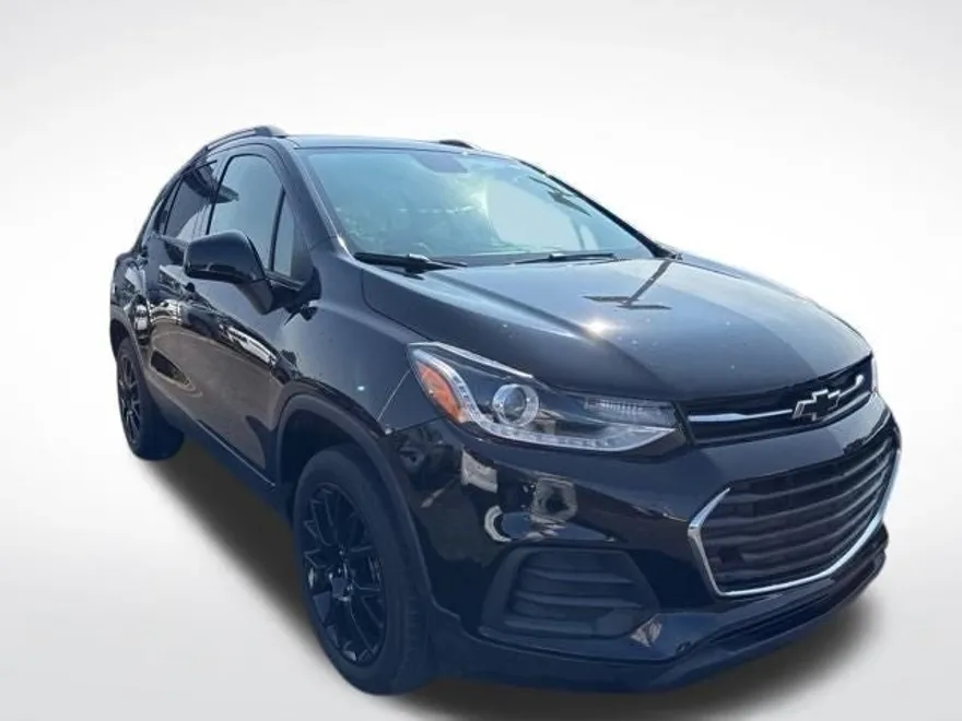 2022 Chevrolet Trax LT photo 1