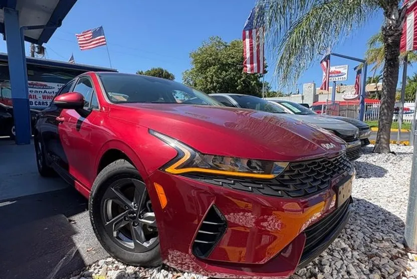 2022 Kia K5 LXS photo 1