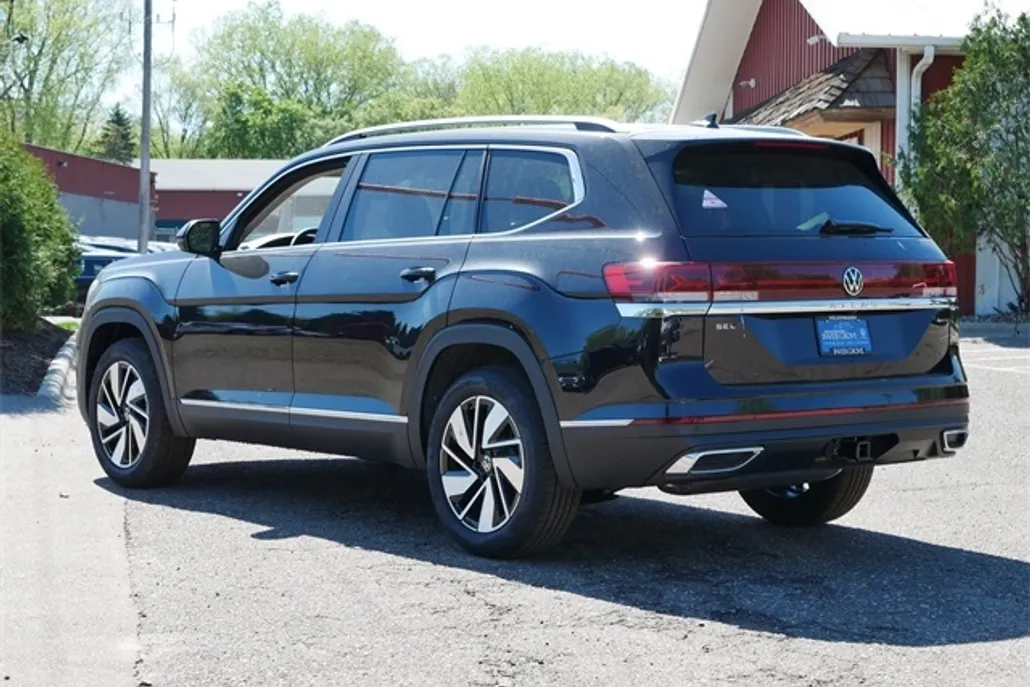 2025 Volkswagen Atlas SEL photo 1