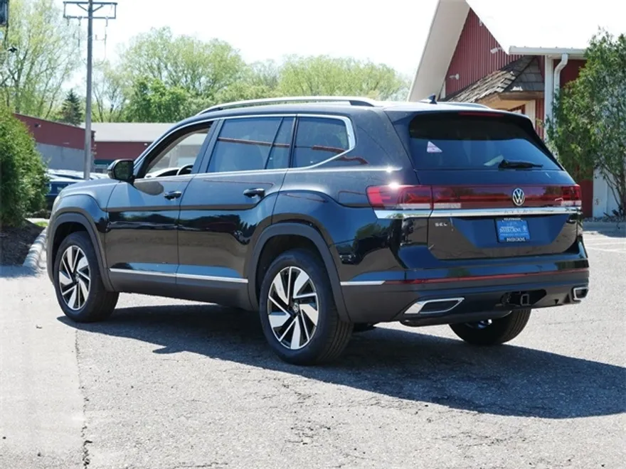 2025 Volkswagen Atlas SEL photo 1