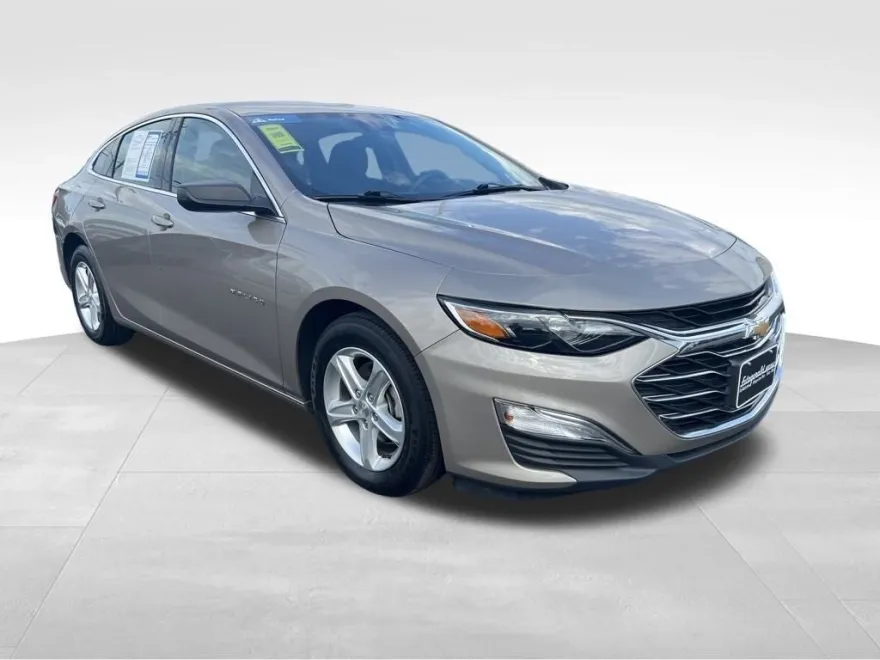 2023 Chevrolet Malibu LS photo 1