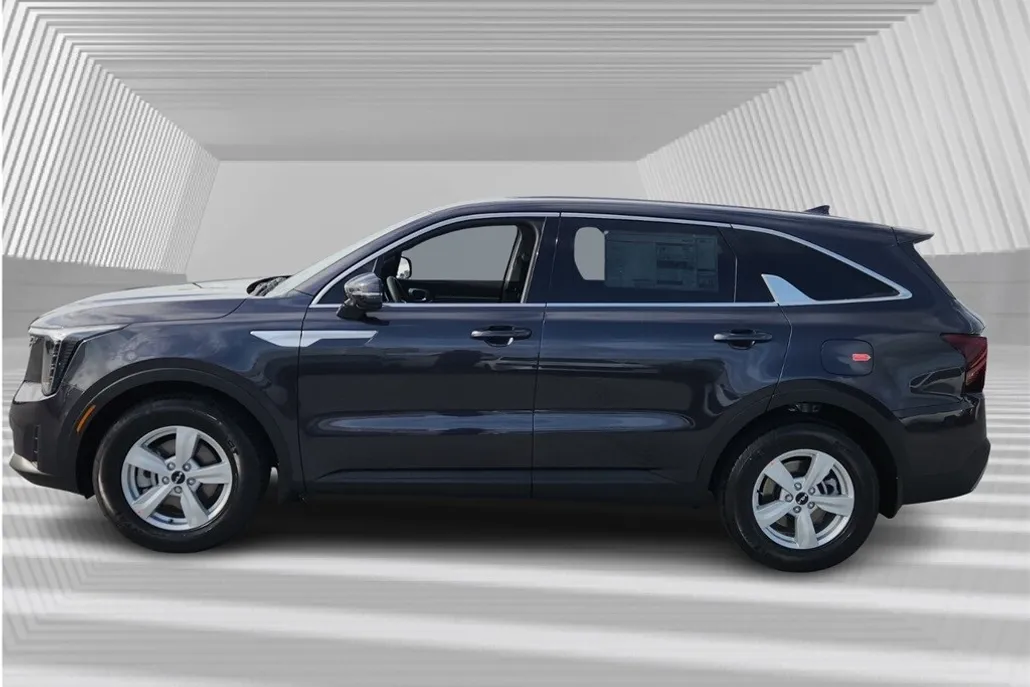 2025 Kia Sorento LX photo 1