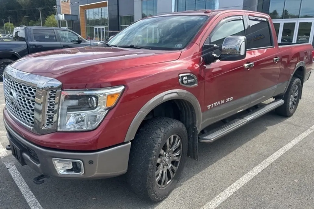 2016 Nissan Titan Platinum Reserve photo 1