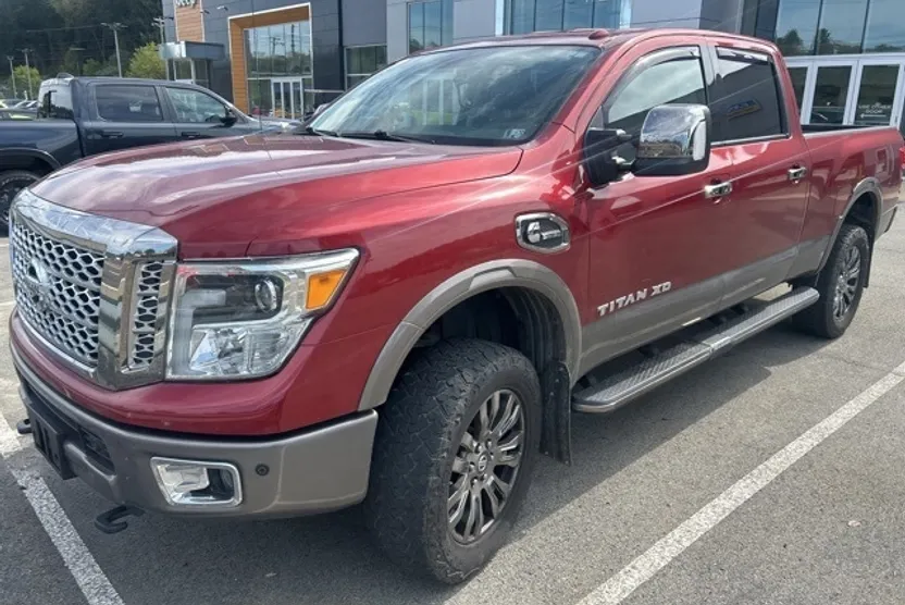 2016 Nissan Titan Platinum Reserve photo 1