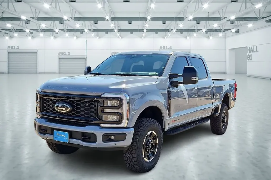 2025 Ford F-350 Lariat photo 1