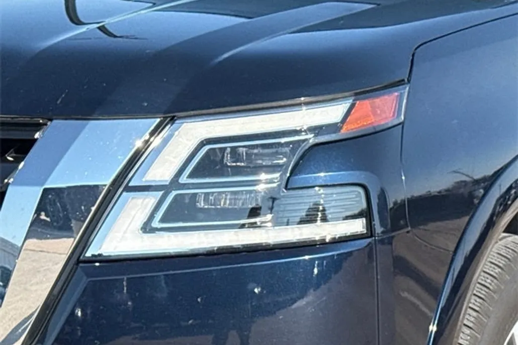 2023 Nissan Armada SL photo 1