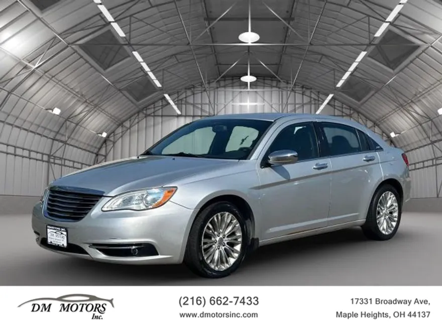 2012 Chrysler 200 Limited photo 1