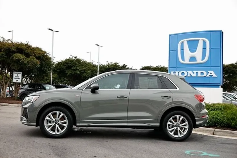 2024 Audi Q3 S line Premium photo 1