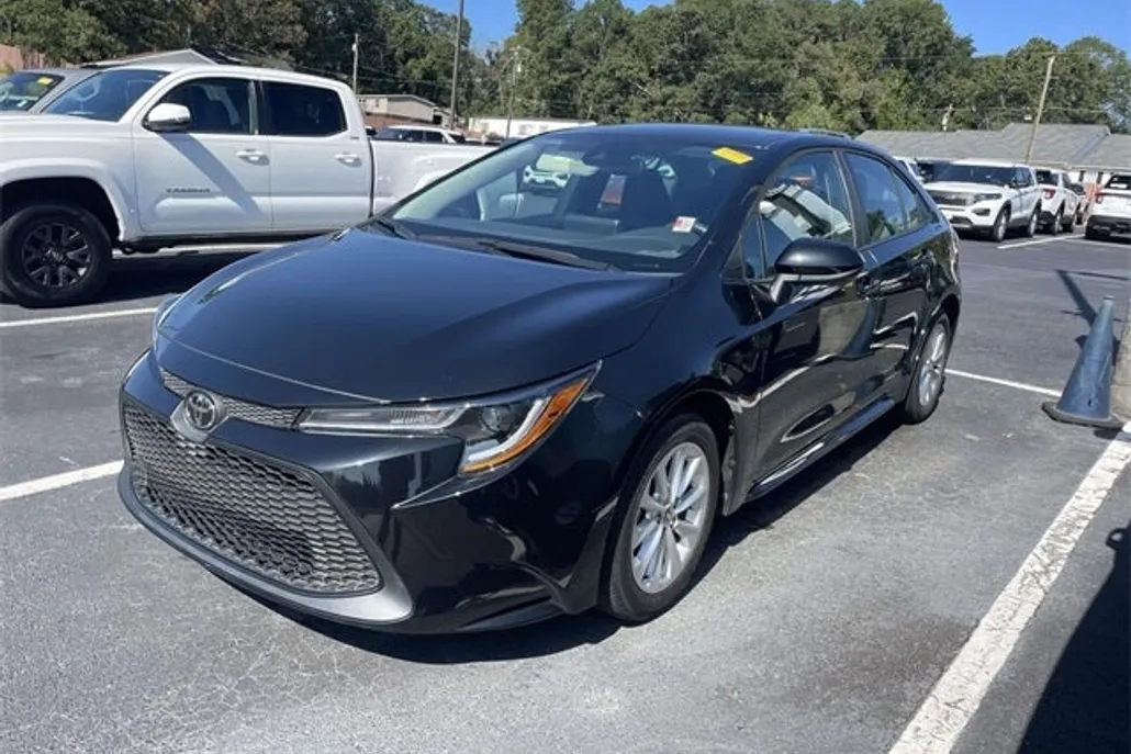 2022 Toyota Corolla LE photo 1